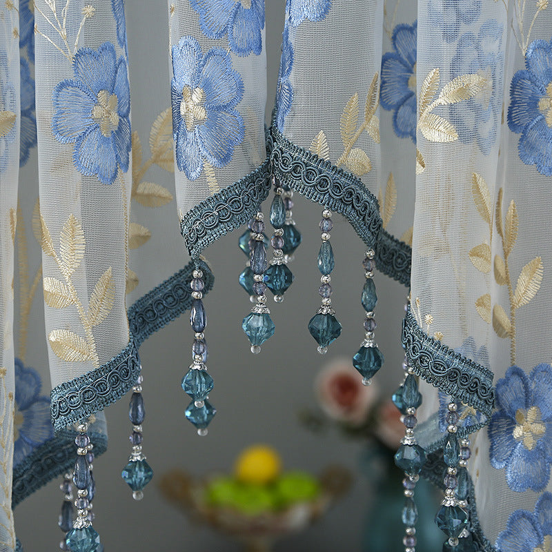 Rövid csipke ajtófüggöny rojtokkal